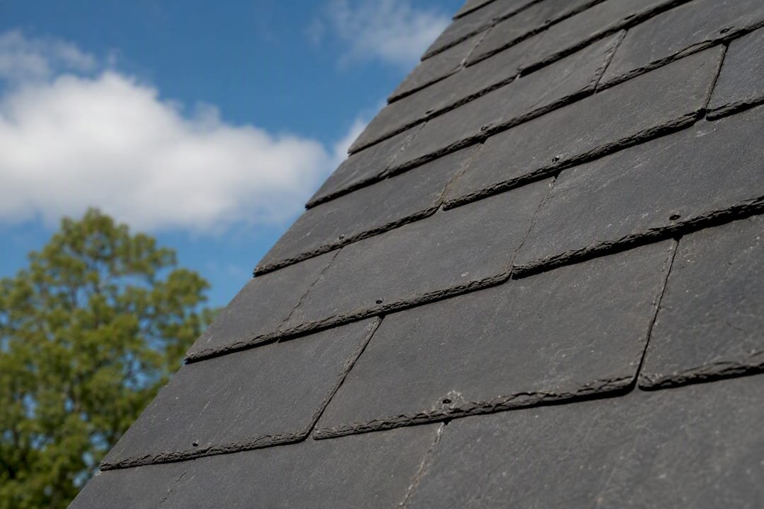 Close-up van vezelcement leisteen dakpannen