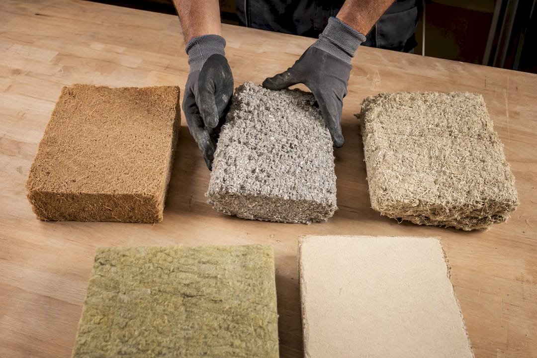 Niet-gespecificeerde doorsneden van dakisolatiematerialen